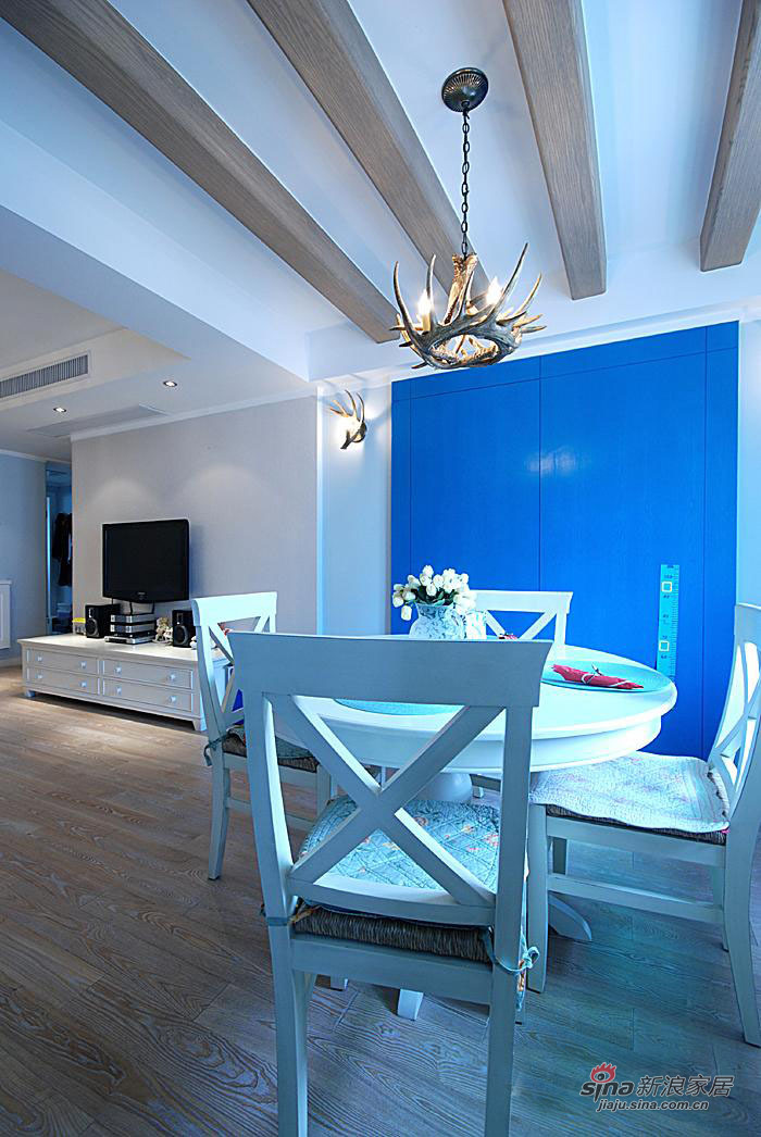 现代 三居 客厅图片来自xiaowu_15在浅色调的幻海幽蓝空间69的分享