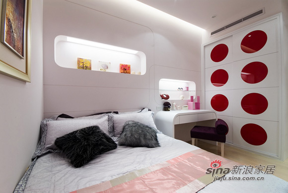 简约 三居 卧室图片来自佰辰生活装饰在97平红色浪漫时尚都市闺房13的分享