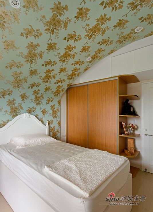 现代 三居 卧室图片来自佰辰生活装饰在8万打造125平色彩鲜明温馨居32的分享