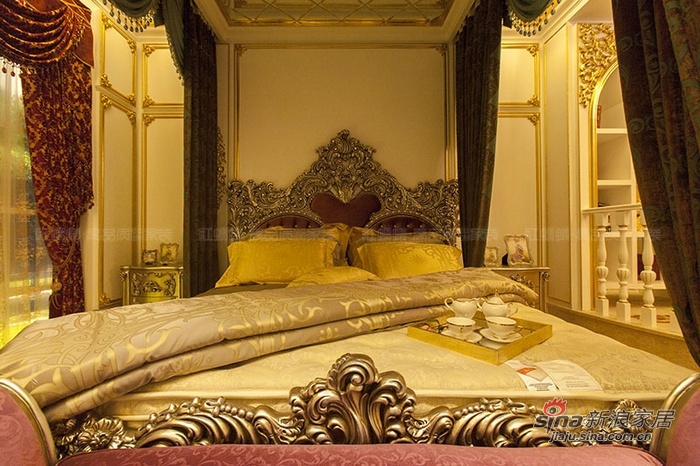 欧式 三居 卧室图片来自用户2745758987在美轮美奂160平奢华法式三居76的分享