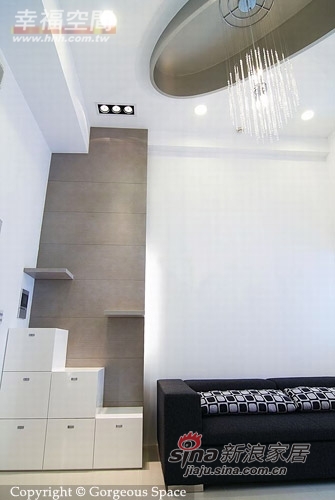 简约 一居 客厅图片来自幸福空间在69平挑高空间的白色简约77的分享