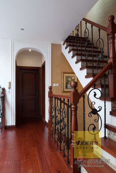 美式 别墅 楼梯图片来自用户1907686233在270平米龙熙顺景别墅美式风格装修29的分享