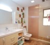 卫浴间的墙砖是设计师精心设计的杰作