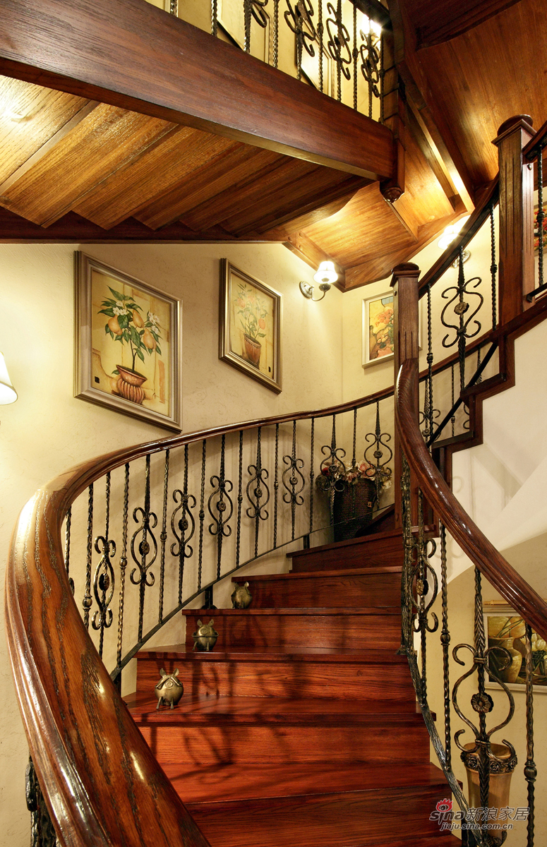 美式 别墅 楼梯图片来自用户1907685403在【高清】350平美式休闲绿野仙踪91的分享
