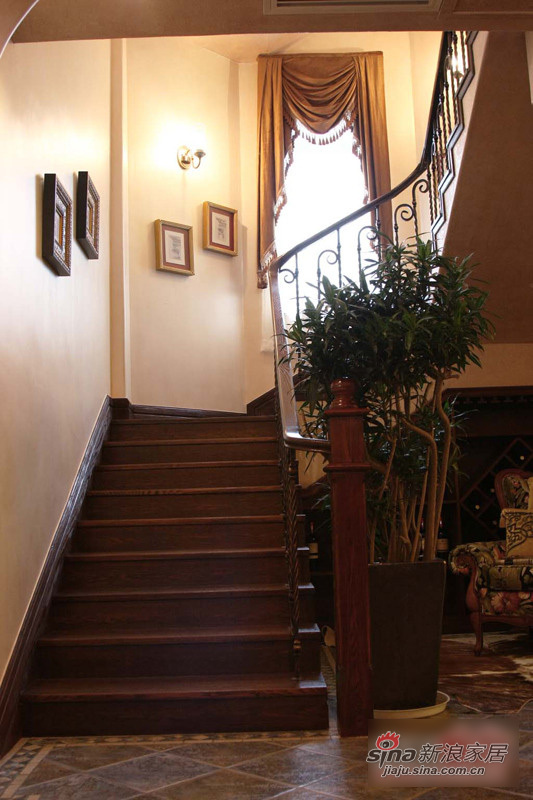 欧式 别墅 楼梯图片来自用户2746869241在超奢华欧式体验 贵族生活近在咫尺19的分享
