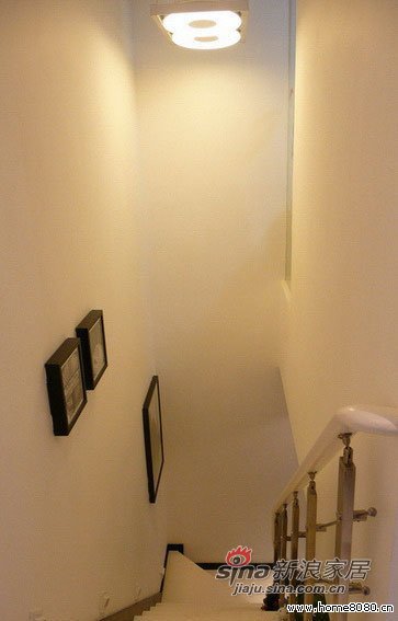 简约 三居 楼梯图片来自用户2737950087在8万140平时尚小复式 靓丽空间温馨家29的分享