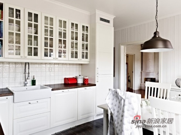 北欧 二居 厨房图片来自用户1903515612在71平米 黑白花色欧式公寓76的分享