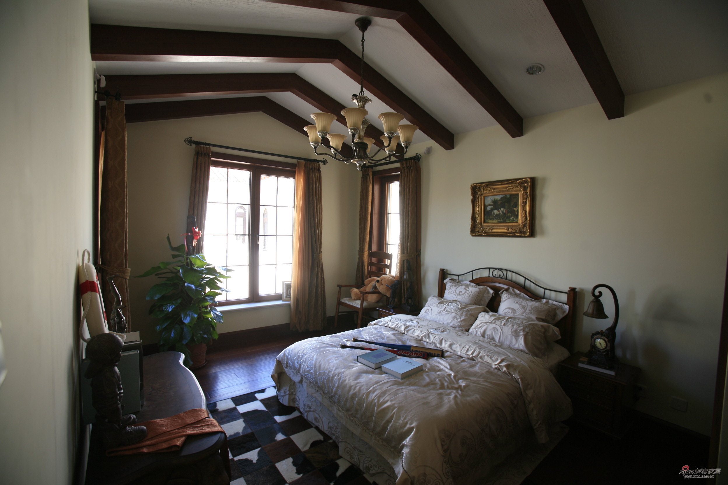 美式 别墅 卧室图片来自用户1907685403在【高清】460㎡美式乡村实景别墅之家23的分享