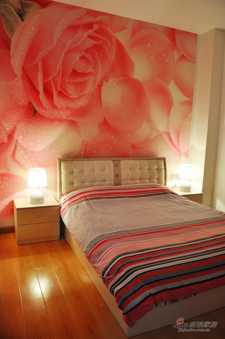 现代 三居 卧室图片来自装修微日记在【高清】168平现代黑白红3居婚房17的分享
