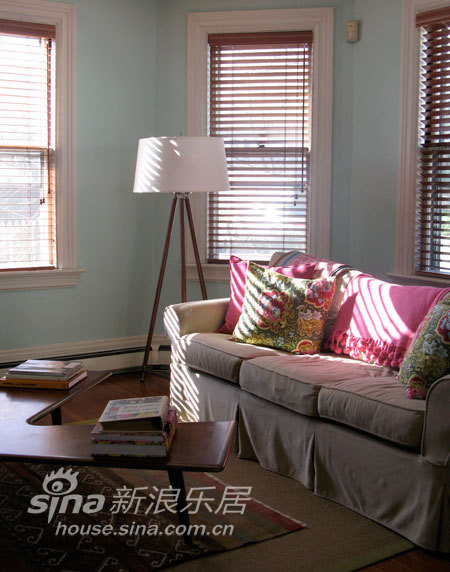欧式 三居 客厅图片来自用户2757317061在淡雅活泼欧式小居 清新色彩风格绮丽48的分享