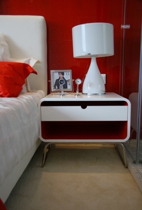 简约 三居 卧室图片来自用户2737735823在120平米三居室红白风格打造简约婚房52的分享
