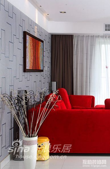 简约 三居 客厅图片来自用户2739081033在大凸窗变成床 女主人秀红黑现代简约家18的分享