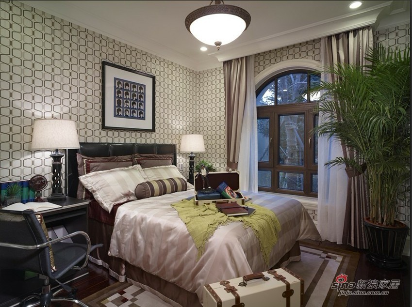 欧式 三居 卧室图片来自用户2746889121在15万打造157平华丽混搭的奢华3居室16的分享