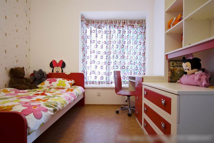 港式 三居 卧室 儿童房图片来自用户1907650565在【多图】12万半包装修200平港式现代家49的分享