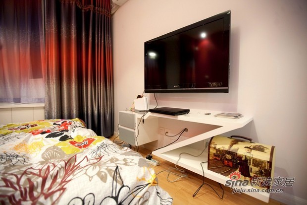 现代 二居 卧室图片来自佰辰生活装饰在小夫妻98平黑白红时尚新房97的分享