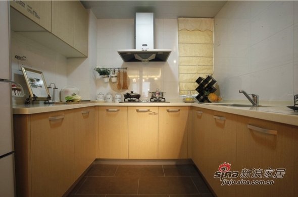 欧式 三居 厨房图片来自用户2557013183在实景8万美装140平欧式大气3居83的分享