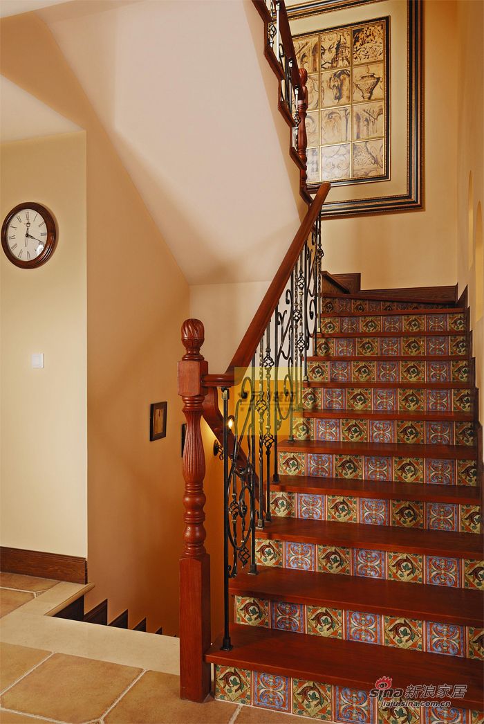 美式 别墅 楼梯图片来自用户1907686233在20万营造230平米美式风情连排别墅14的分享