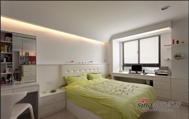简约 二居 卧室图片来自用户2559456651在6万打造100平米现代舒适2居室88的分享
