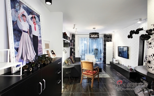 现代 二居 客厅图片来自佰辰生活装饰在16万营造69平黑白时尚两居室62的分享