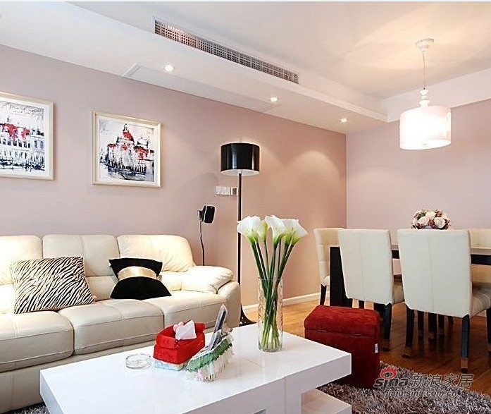 简约 二居 客厅图片来自用户2737759857在都市白领打造100平时尚华丽两居室17的分享