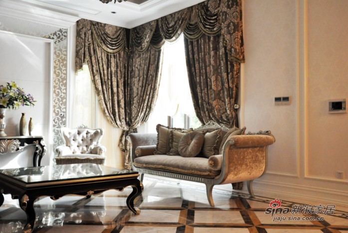 欧式 别墅 客厅图片来自用户2746948411在奢华别墅装修 彰显优雅贵族气质64的分享