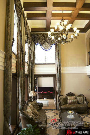 美式 复式 客厅图片来自用户1907685403在大气270平乡村风情欧式经典家85的分享