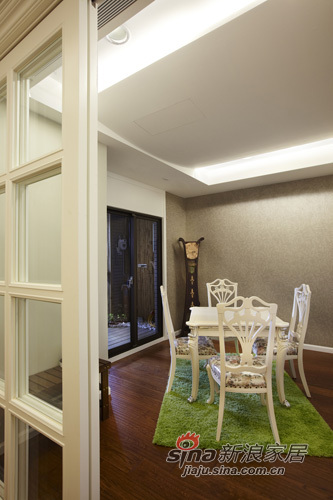 欧式 三居 客厅图片来自用户2746889121在美式古典庄园22的分享