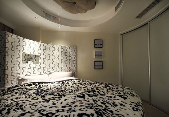 简约 三居 卧室图片来自用户2738813661在16万装80后现代奢华三居30的分享