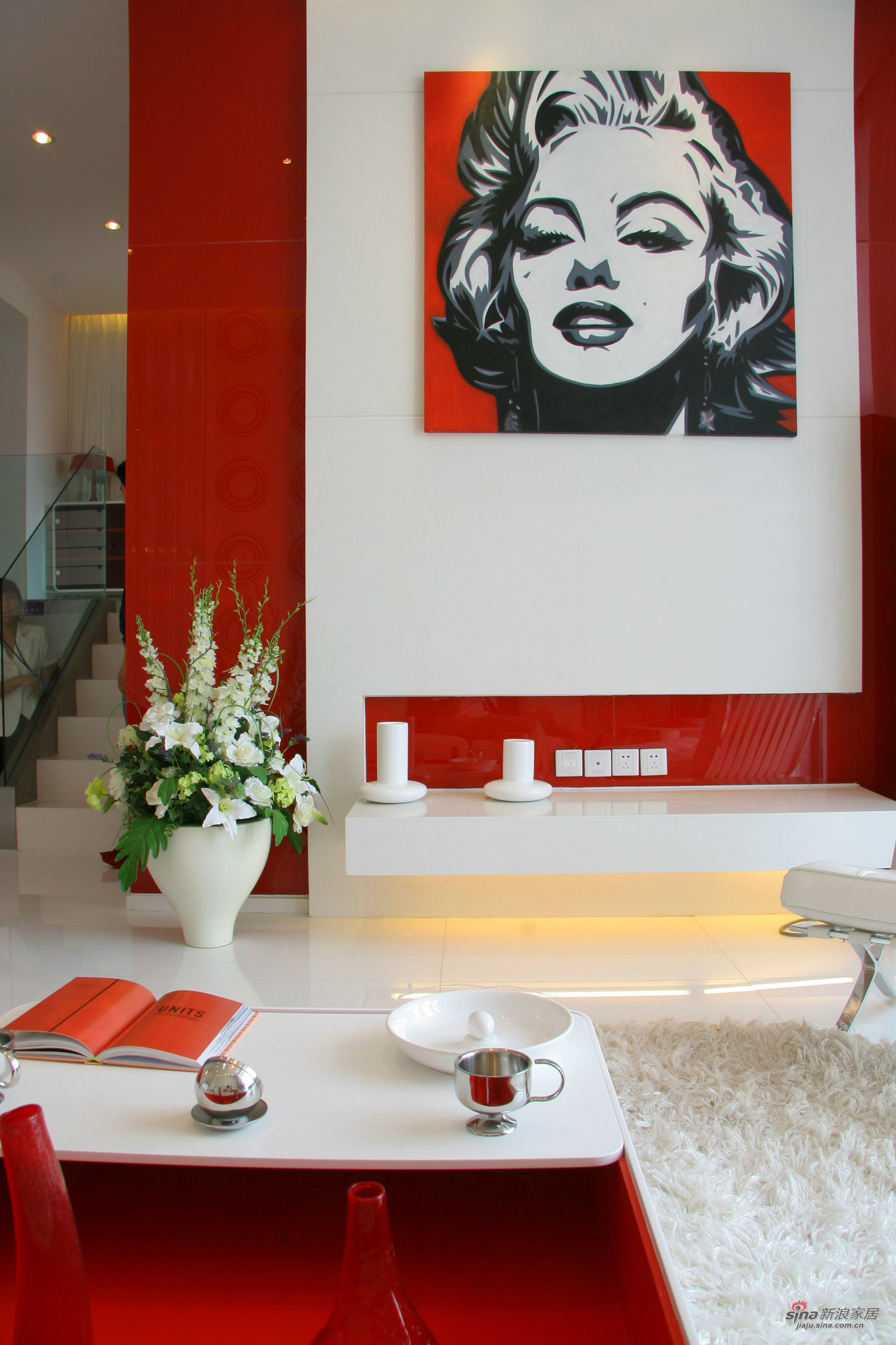 简约 跃层 客厅图片来自装修微日记在【高清】9万打造106平时尚红色系婚房96的分享