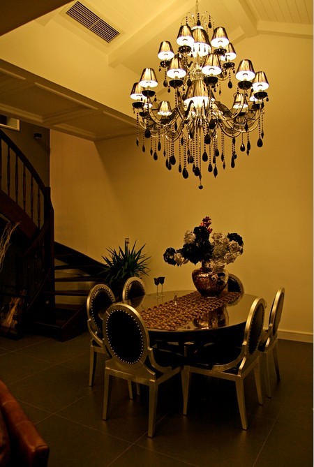 美式 别墅 餐厅图片来自用户1907686233在【多图】285蔚蓝卡地亚美式风格别墅49的分享