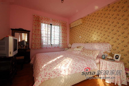田园 二居 卧室图片来自用户2737791853在130平玫瑰色调女性惊艳十分19的分享