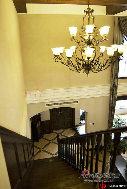 美式 复式 楼梯图片来自用户1907685403在大气270平乡村风情欧式经典家85的分享