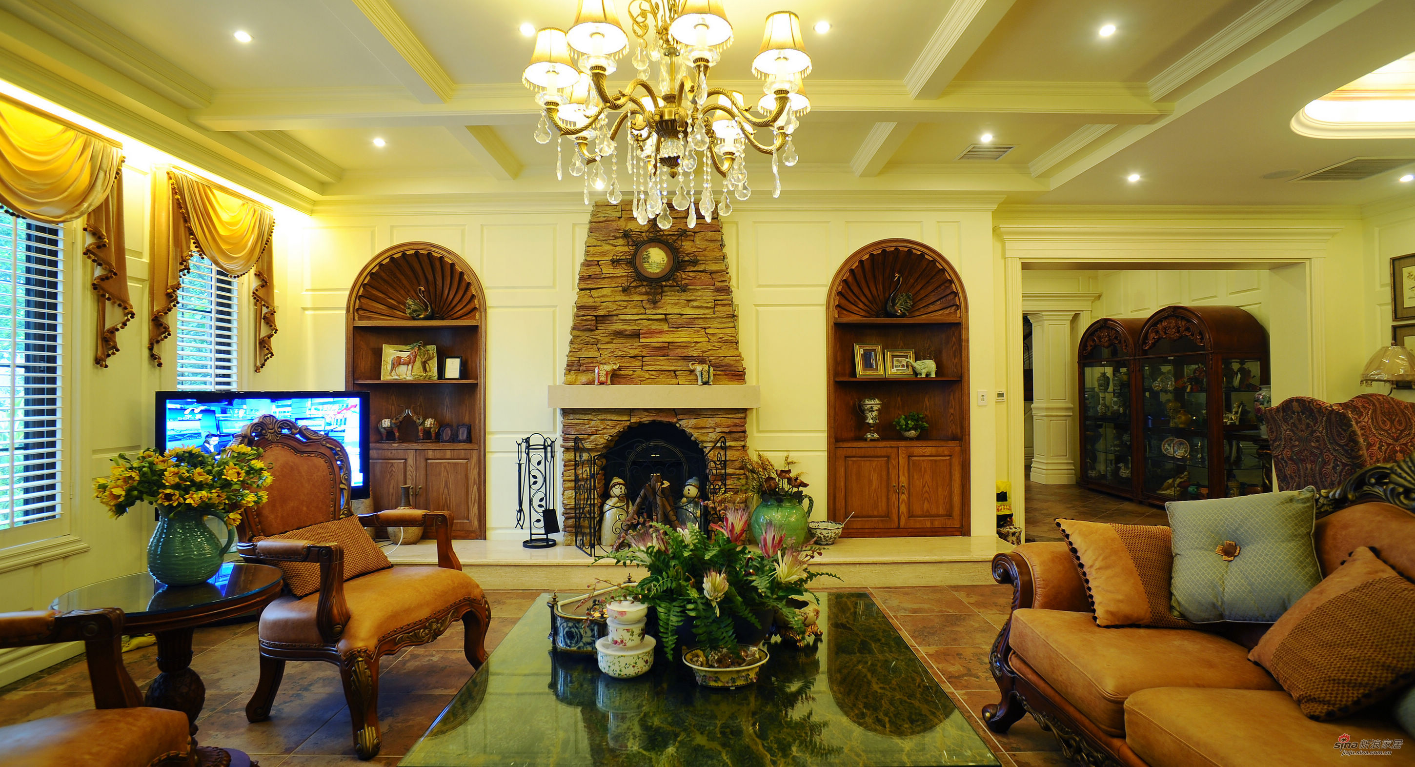 美式 别墅 客厅图片来自用户1907685403在独栋别墅北美风格，恢弘大气54的分享
