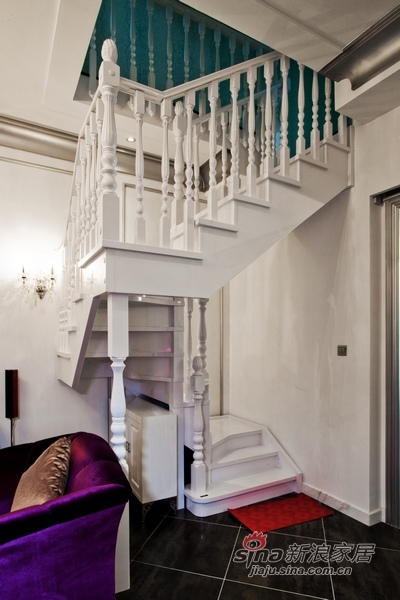欧式 复式 楼梯图片来自用户2746869241在26万营造唯美梦幻复式豪宅65的分享