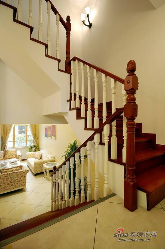 欧式 别墅 楼梯图片来自用户2772856065在高清实景220平简约欧式别墅设计33的分享