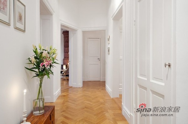欧式 公寓 玄关图片来自用户2745758987在93平米的白色精致公寓93的分享