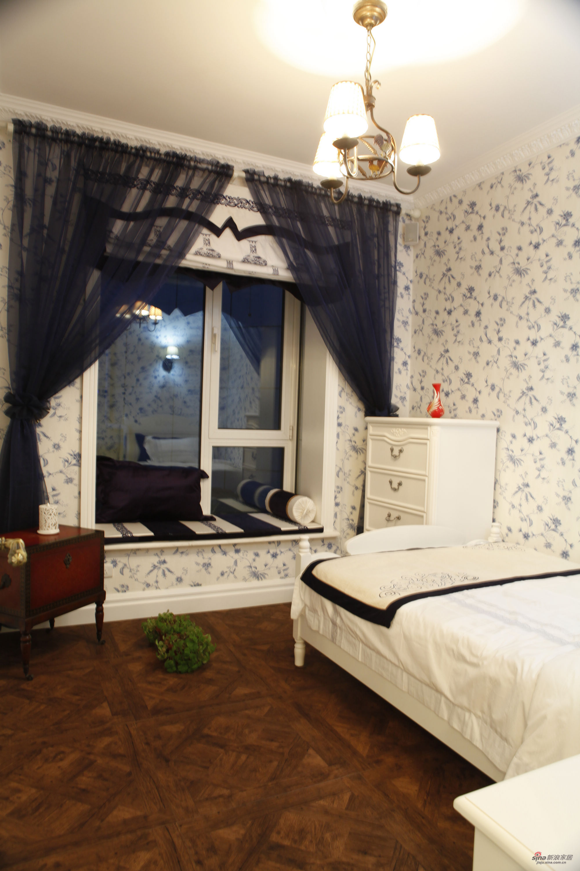 混搭 别墅 卧室图片来自用户1907691673在美式，欧式，地中海及中式的复古混搭11的分享