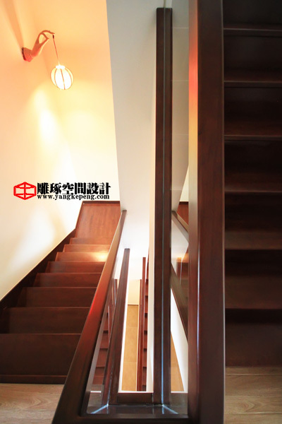 中式 别墅 楼梯图片来自用户1907659705在沉稳男280平书香居邂逅东方50的分享