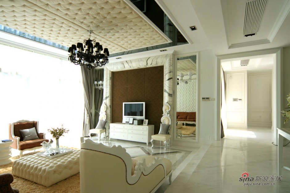 欧式 跃层 客厅图片来自佰辰生活装饰在240平白色简欧风格复式居47的分享