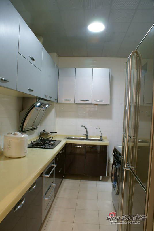 现代 三居 厨房图片来自朗润装饰工程有限公司在80平舒服温馨现代三居室的分享