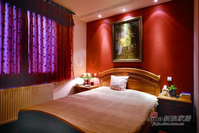 中式 三居 卧室图片来自用户1907661335在令人一见倾心的传统中式三居42的分享