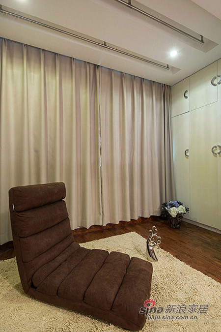 现代 二居 卧室图片来自佰辰生活装饰在黑白条纹控85平现代简约婚房10的分享
