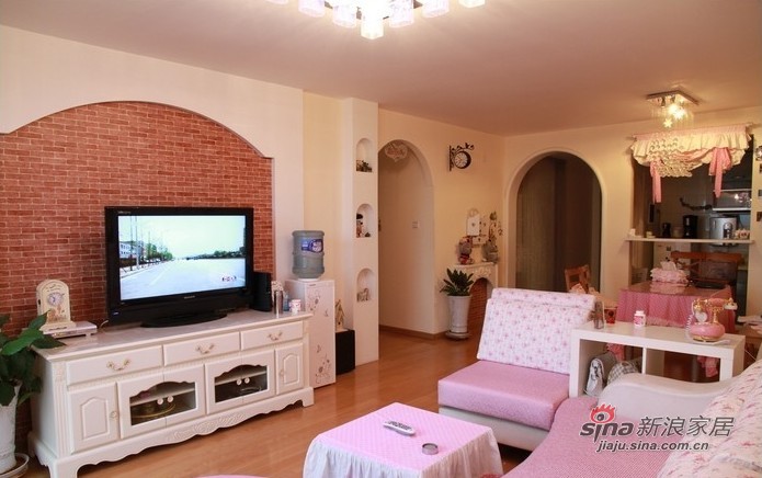 地中海 三居 客厅图片来自用户2756243717在粉红女郎晒128平粉色地中海3居18的分享