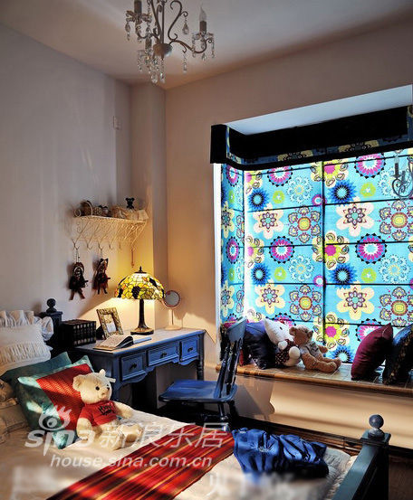 欧式 二居 客厅图片来自用户2746869241在色彩斑斓独树一帜 多彩多姿如梦似幻90的分享