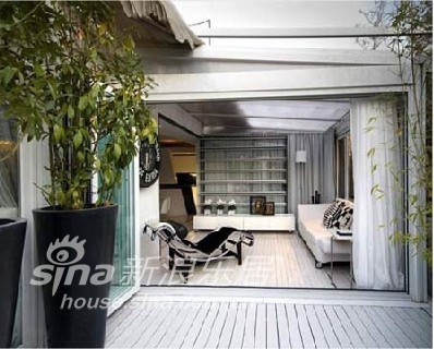 简约 二居 客厅图片来自用户2738093703在简约精致的西班牙黑白阁楼设计98的分享