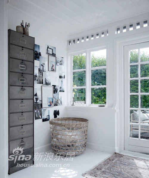简约 二居 客厅图片来自用户2739153147在美颂巴黎-纯情白色 打造梦幻中的水晶宫54的分享