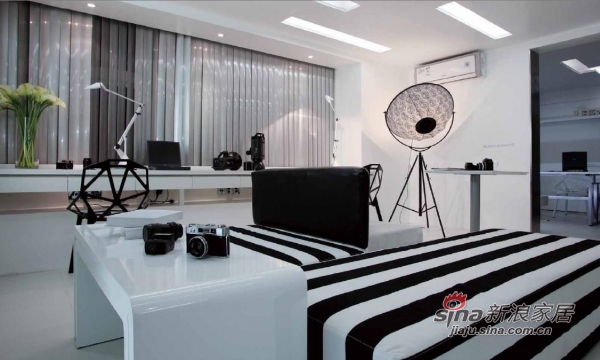 简约 一居 客厅图片来自用户2739378857在60平黑白的酷感世界96的分享