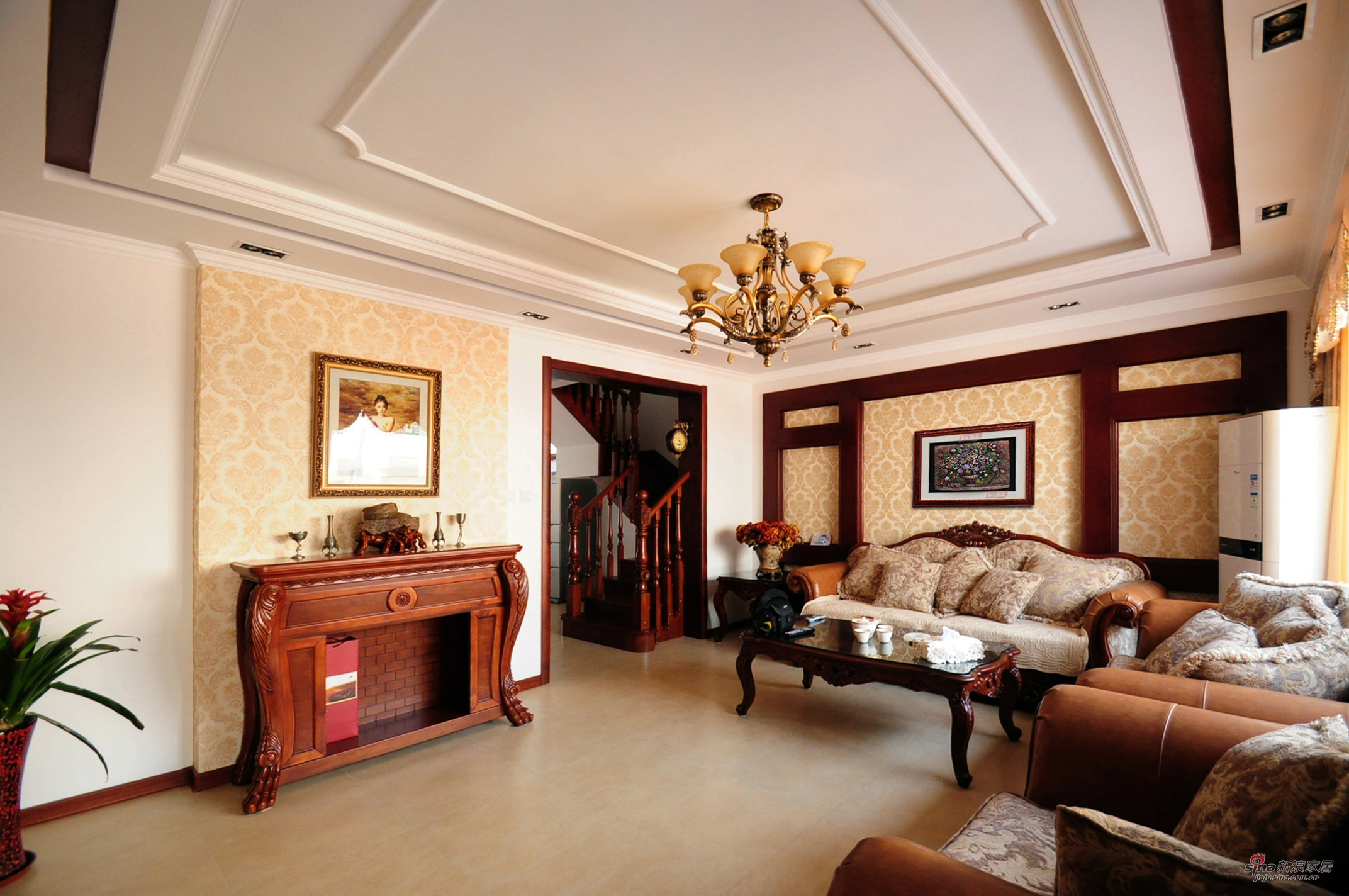 新古典 四居 客厅图片来自用户1907701233在【高清】欧式古典200平米实景50的分享