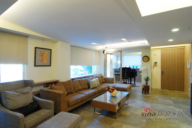 简约 三居 客厅图片来自用户2739153147在暖色调的亮丽色彩搭配出一个3口之家83的分享