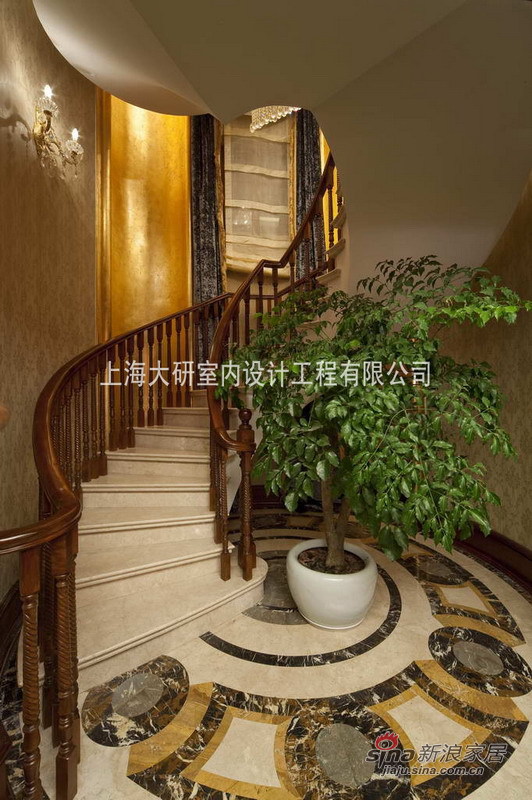 欧式 别墅 楼梯图片来自用户2746889121在六百平精英最爱的英式豪宅82的分享